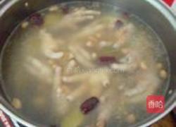 莲生凤爪汤的做法图解3