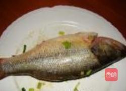 清蒸鲈鱼的做法图解1