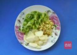 毛豆炒香菇肉丁的做法图解4