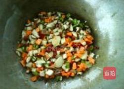 毛豆炒香菇肉丁的做法图解7