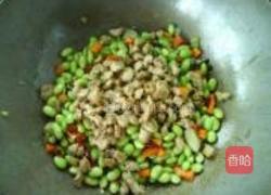 毛豆炒香菇肉丁的做法图解9