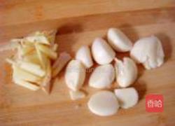 蒜香大虾包菜的做法图解4