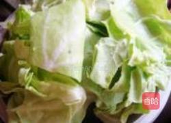 蒜香大虾包菜的做法图解2