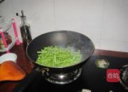 橄榄菜炒豆角的做法图解3
