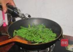 橄榄菜炒豆角的做法图解7