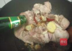 私房菜啤酒卤猪肘的做法图解7