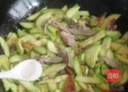 西葫芦炒烤鸭肉的做法图解5
