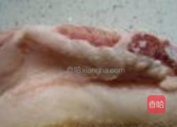 芋儿粉蒸肉的做法图解2