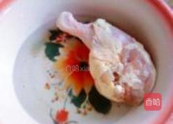 白菜粉皮炖鸡的做法图解1