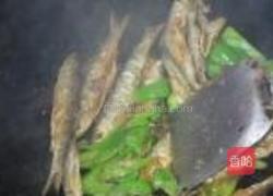 青椒鱼干的做法图解4