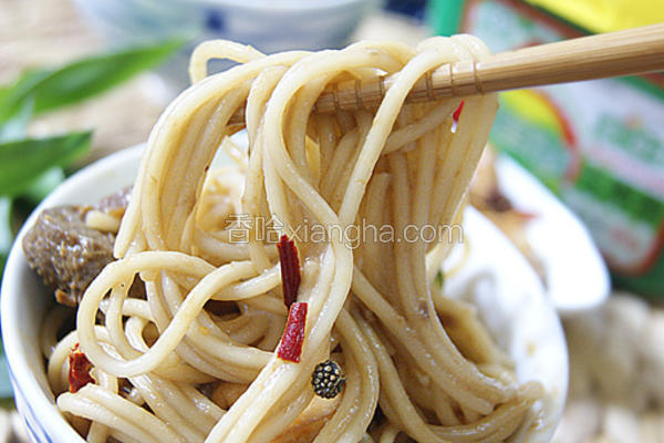 牛肉丸辫子炸酱面