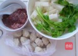 鸭肝鱼丸白萝卜汤的做法图解1