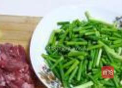 蒜台炒肉的做法图解1