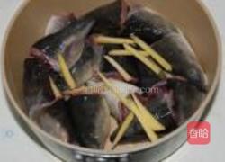 酸包菜煨鳗鱼头的做法图解2