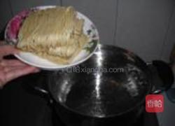 豆腐粒鲜虾汤面的做法图解9