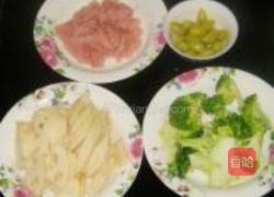 藕片西兰花炒里脊的做法图解4