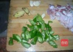 五花肉炒扁豆的做法图解3