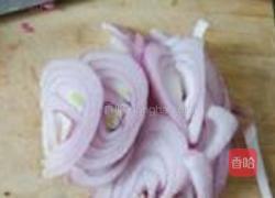 洋葱煎五花肉的做法图解2