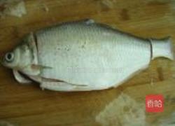 孔雀开屏武昌鱼的做法图解3