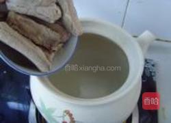 莲藕玉米排骨汤的做法图解3
