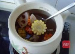 莲藕玉米排骨汤的做法图解5