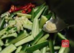 辣拌黃瓜豆皮的做法图解3