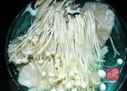 萝卜菌菇排骨煲的做法图解3