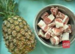 凤梨排骨船的做法图解1