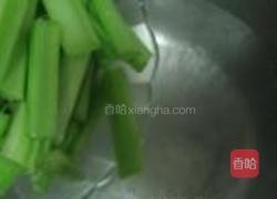 腰果雪耳西芹的做法图解2