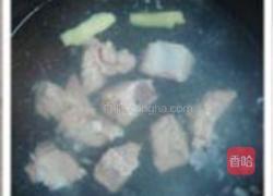 花生咸骨粥的做法图解2