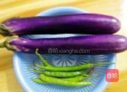 豉椒炒茄丁的做法图解1