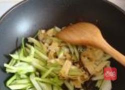 麻辣西芹猪皮的做法图解4