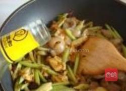 麻辣西芹猪皮的做法图解5