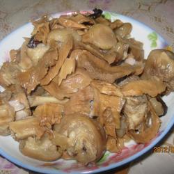 黄笋煨猪蹄的做法[图]
