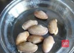 蛤蜊炖蛋的做法图解1