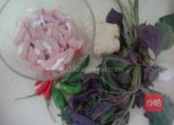 紫苏炒粉肠的做法图解1