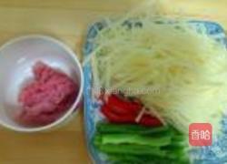 肉丝青椒炒土豆丝的做法图解1