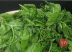 蒜泥凉拌豌豆苗的做法图解1