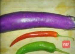 青红椒拌茄子的做法图解1