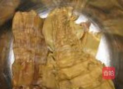 竹笋炖腊肠的做法图解3