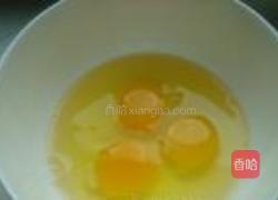 青红辣椒鸡蛋花的做法图解2