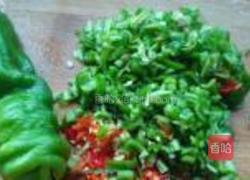 青红辣椒鸡蛋花的做法图解3