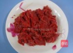莴笋泡椒炒牛肉的做法图解1
