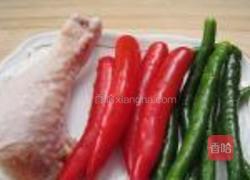 双椒鸡丁的做法图解1