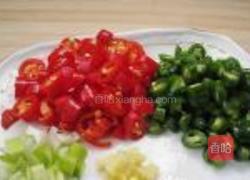 双椒鸡丁的做法图解2