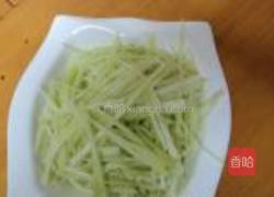 金针菇拌西兰花茎的做法图解3