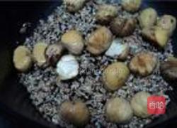 杂粮栗子粥的做法图解3