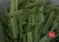 西芹炒猪肉的做法图解2