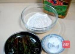 炸香椿小面鱼的做法图解1