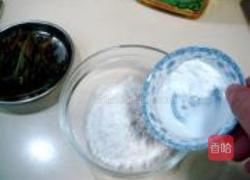 炸香椿小面鱼的做法图解2